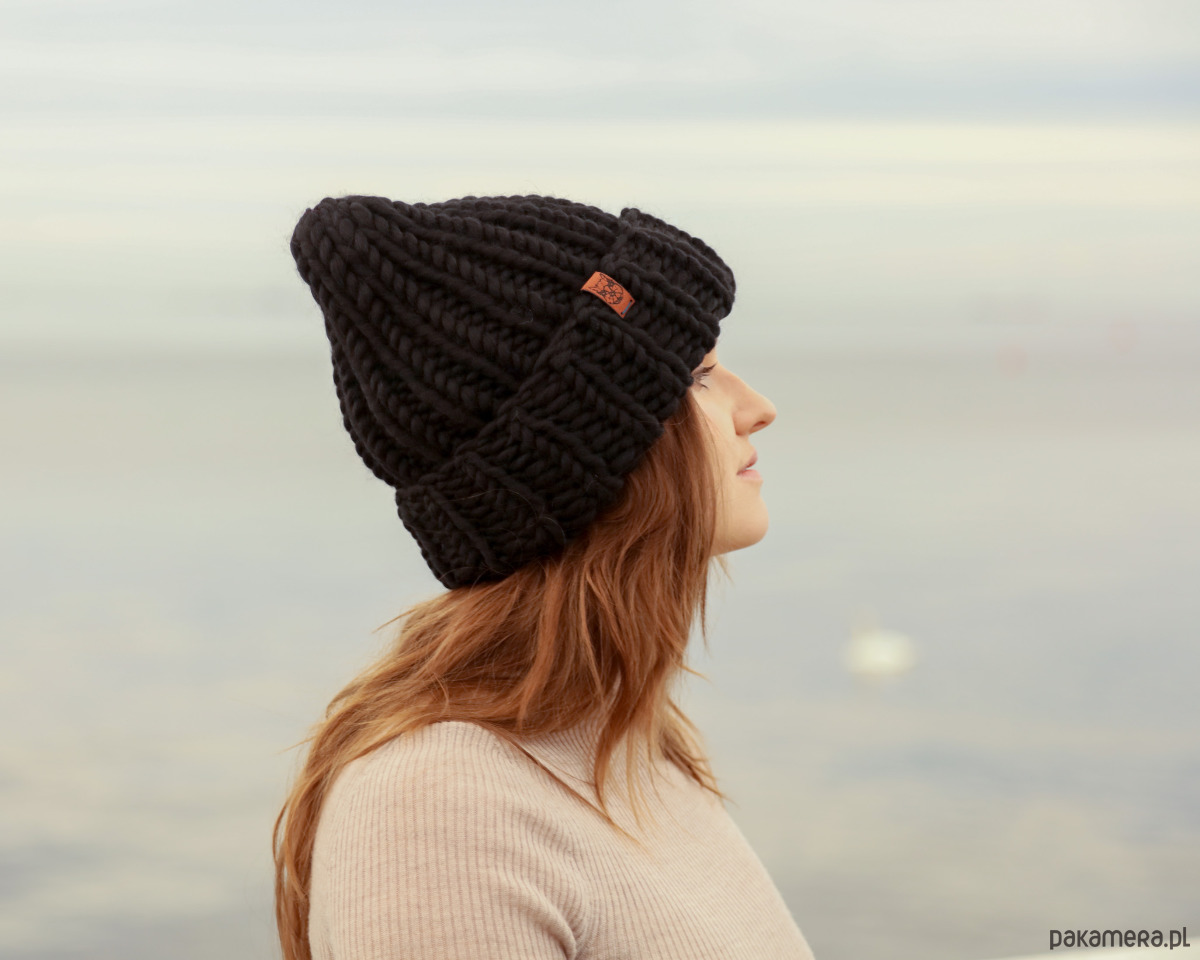 czapki damskie Czarna czapka oversize z grubej wełny klasyczna 2