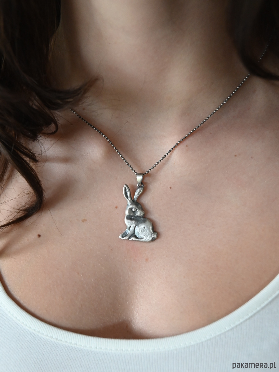 wisiory Zawieszka z zajączkiem szarym 2