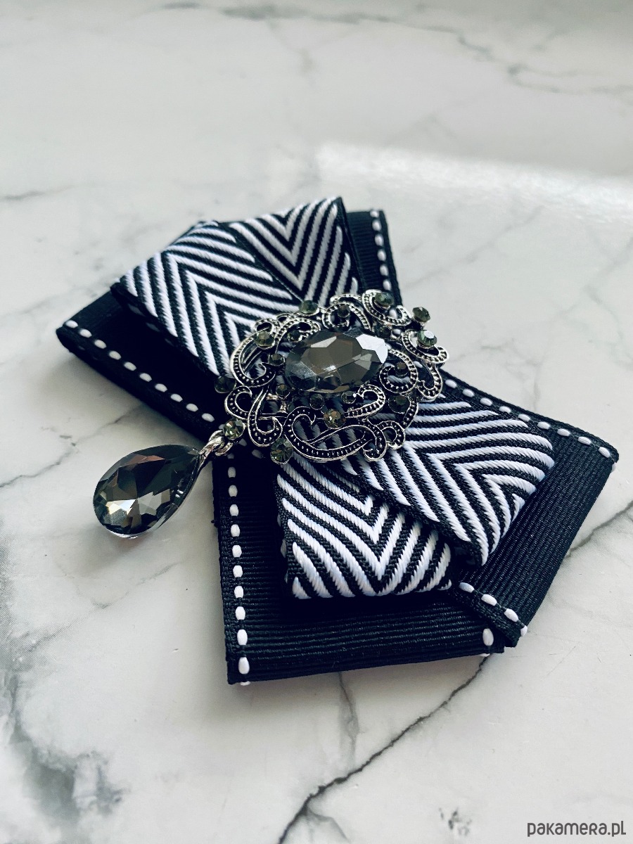 broszki Brosza Black & White z szarą kryształową ozdobą   NEW 8