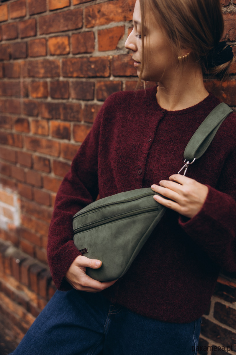 saszetka nerka Nerka XL z grubego nubuku tapicerskiego w kolorze oliwkowym 1