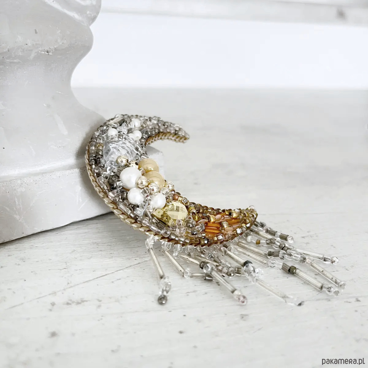 broszki Broszka KSIĘŻYC 3 ręcznie haftowana koraliki 2