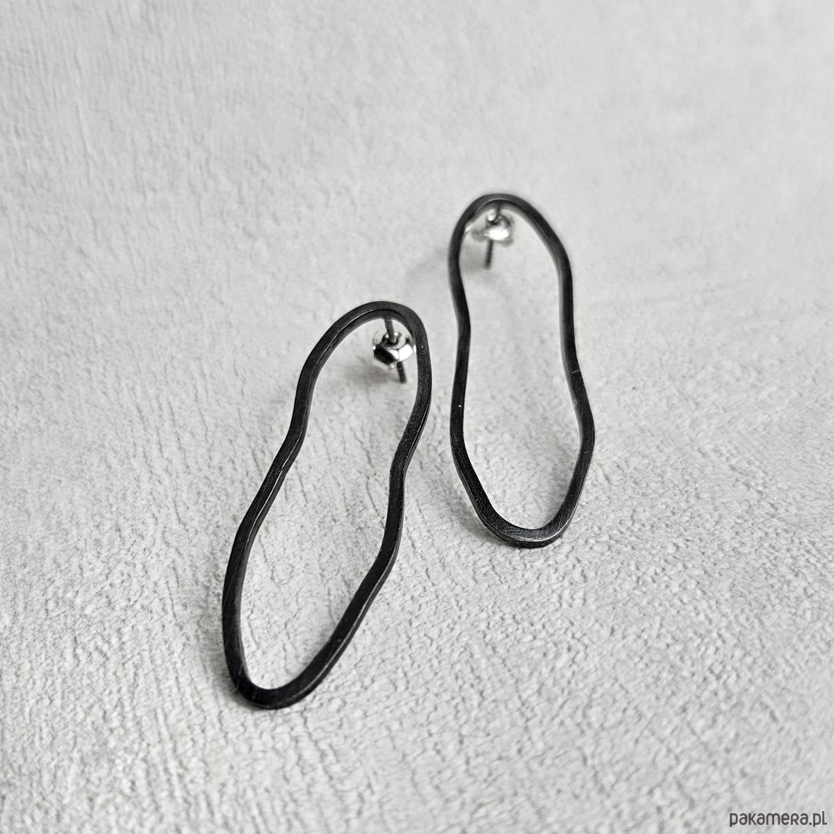 kolczyki srebrne Kolczyki srebrne czarne Fale o nieregularnym kształcie 1