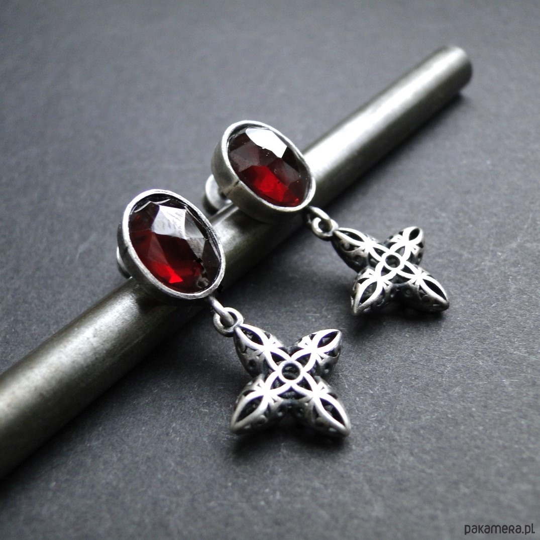 kolczyki srebrne Sztyfty Granaty z ażurem 3