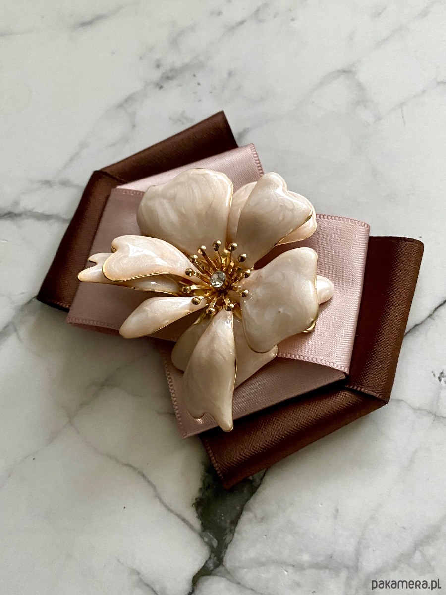 broszki Brosza  z niesamowitym perłowym Kwiatem 3d    NEW 4