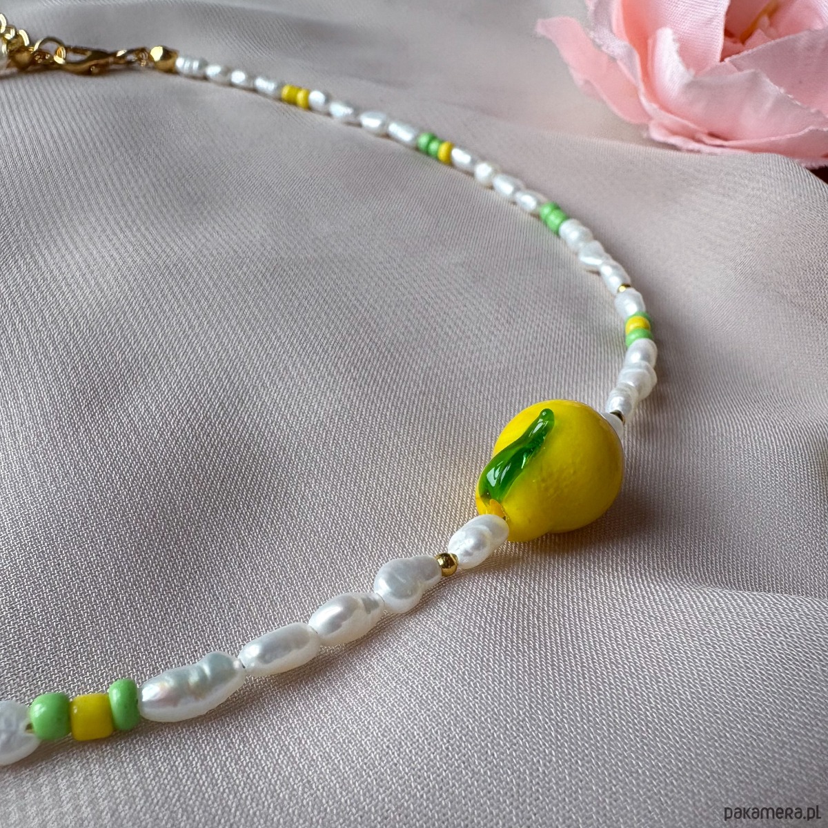 naszyjniki - inne Naszyjnik z naturalnych pereł z zawieszką w kształcie gruszki 1