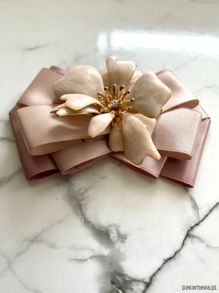 broszki Brosza  z niesamowitym perłowym Kwiatem 3d    NEW 9