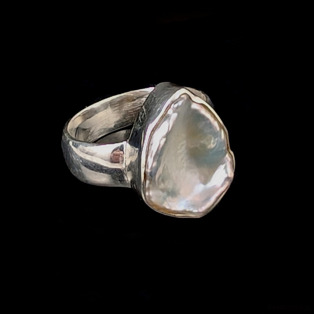 pierścionki srebrne Pierścionek surowy z perłą 2