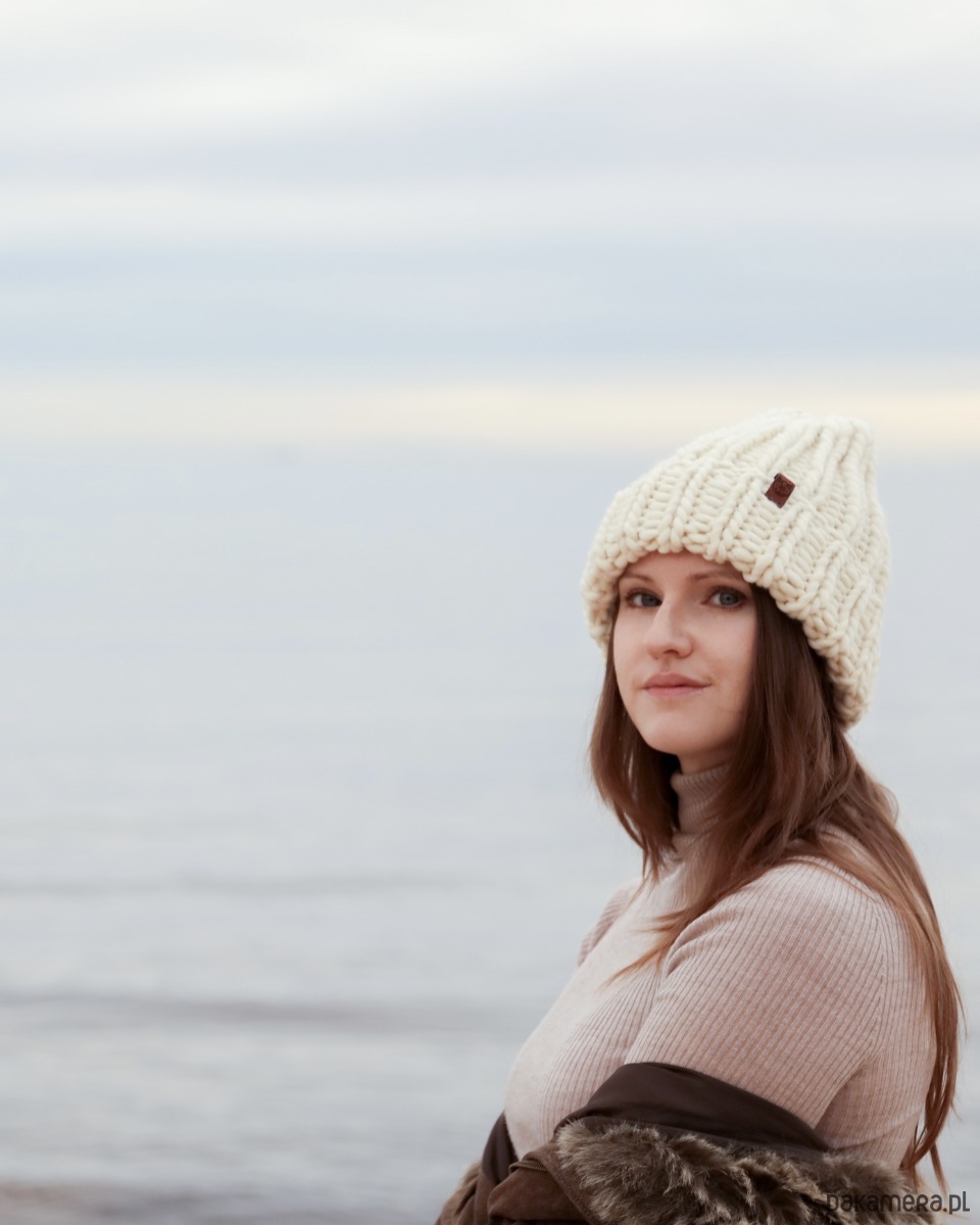 czapki damskie Klasyczna biała czapka oversize z grubej wełny 6