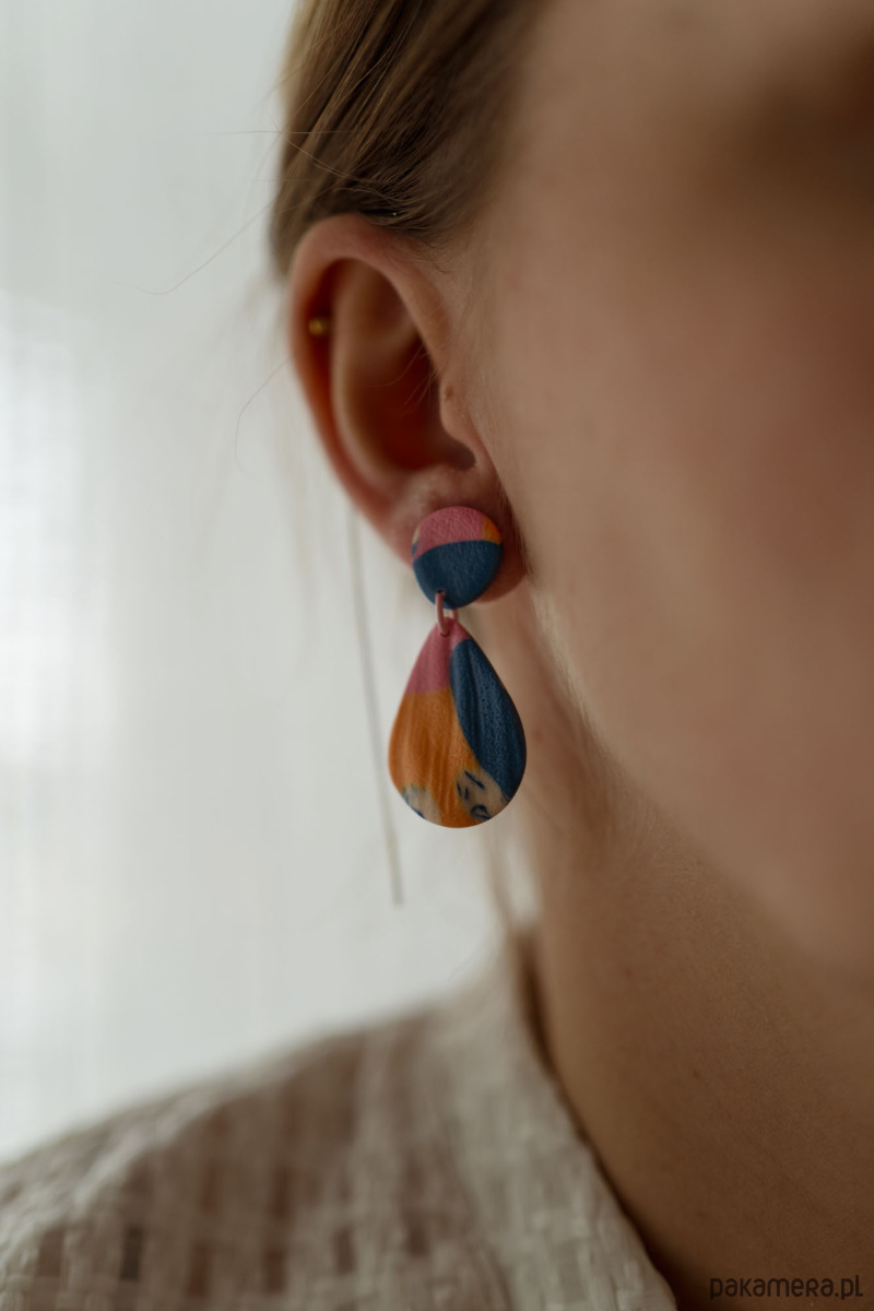 kolczyki z masy plastycznej Wiszące sztyfty listki w abstrakcyjny wzorek 5