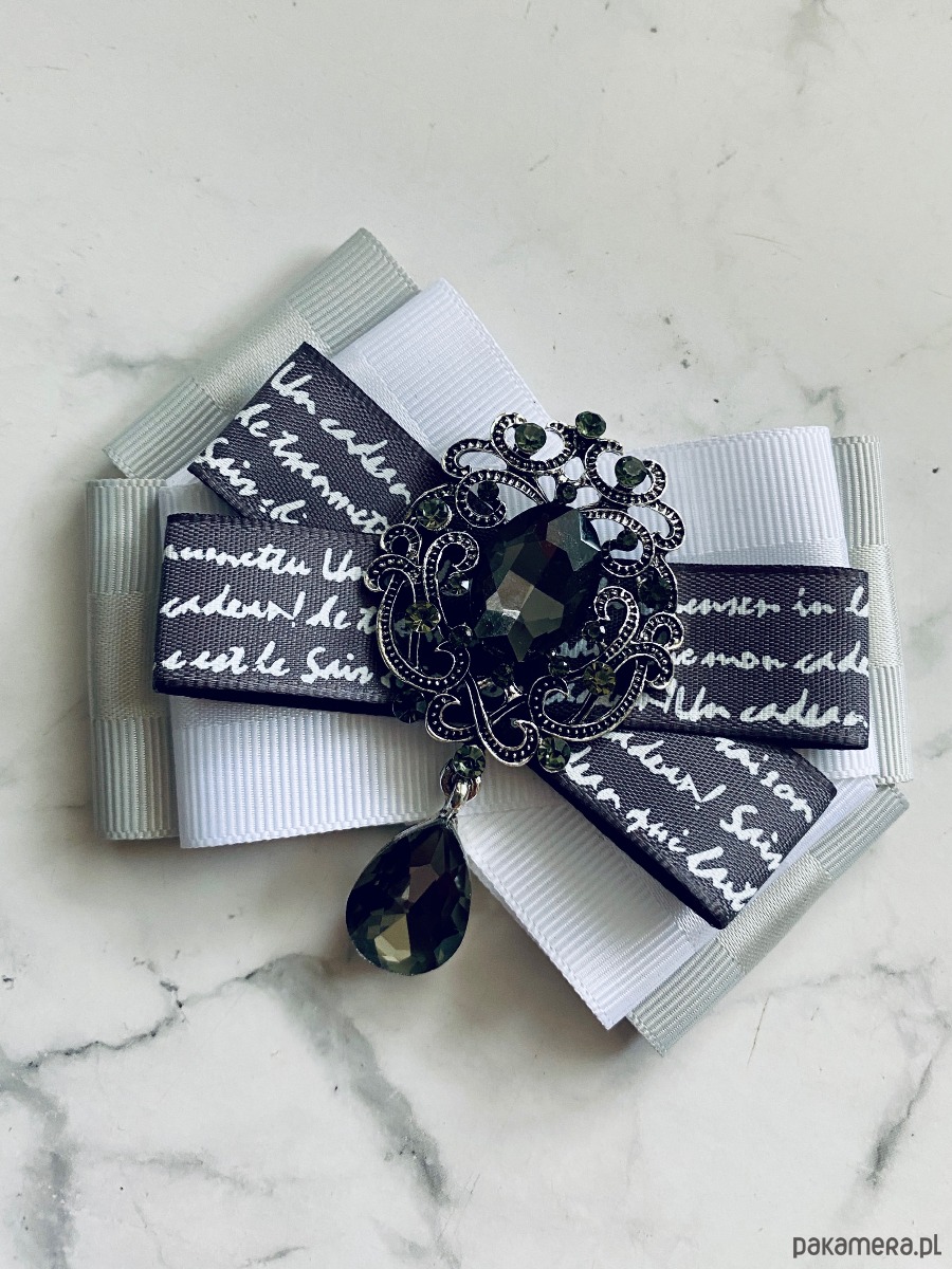 broszki Brosza Black & White z szarą kryształową ozdobą   NEW 5