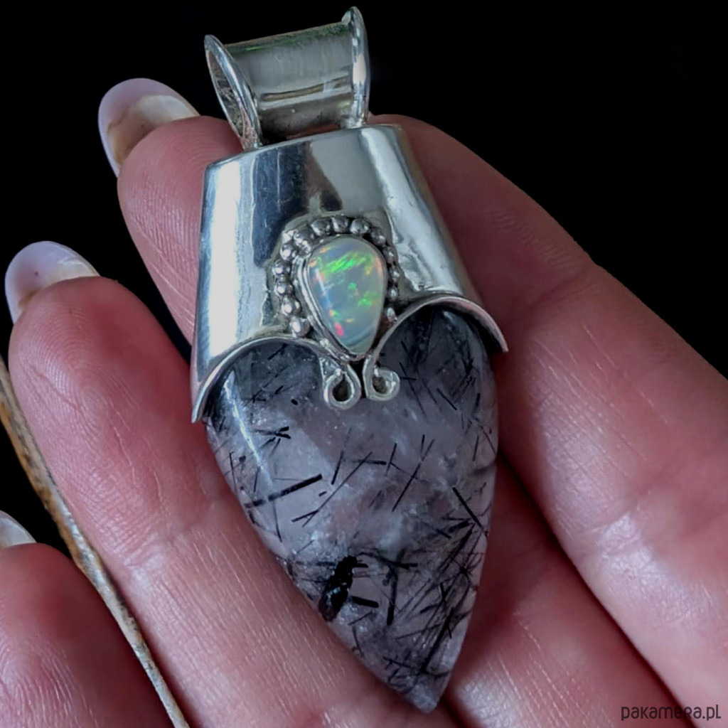 wisiory Kwarc z turmalinem i opal 4