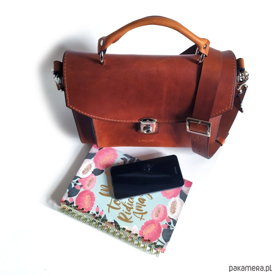 torby na ramię MIDI CUBE klapka koniak 2