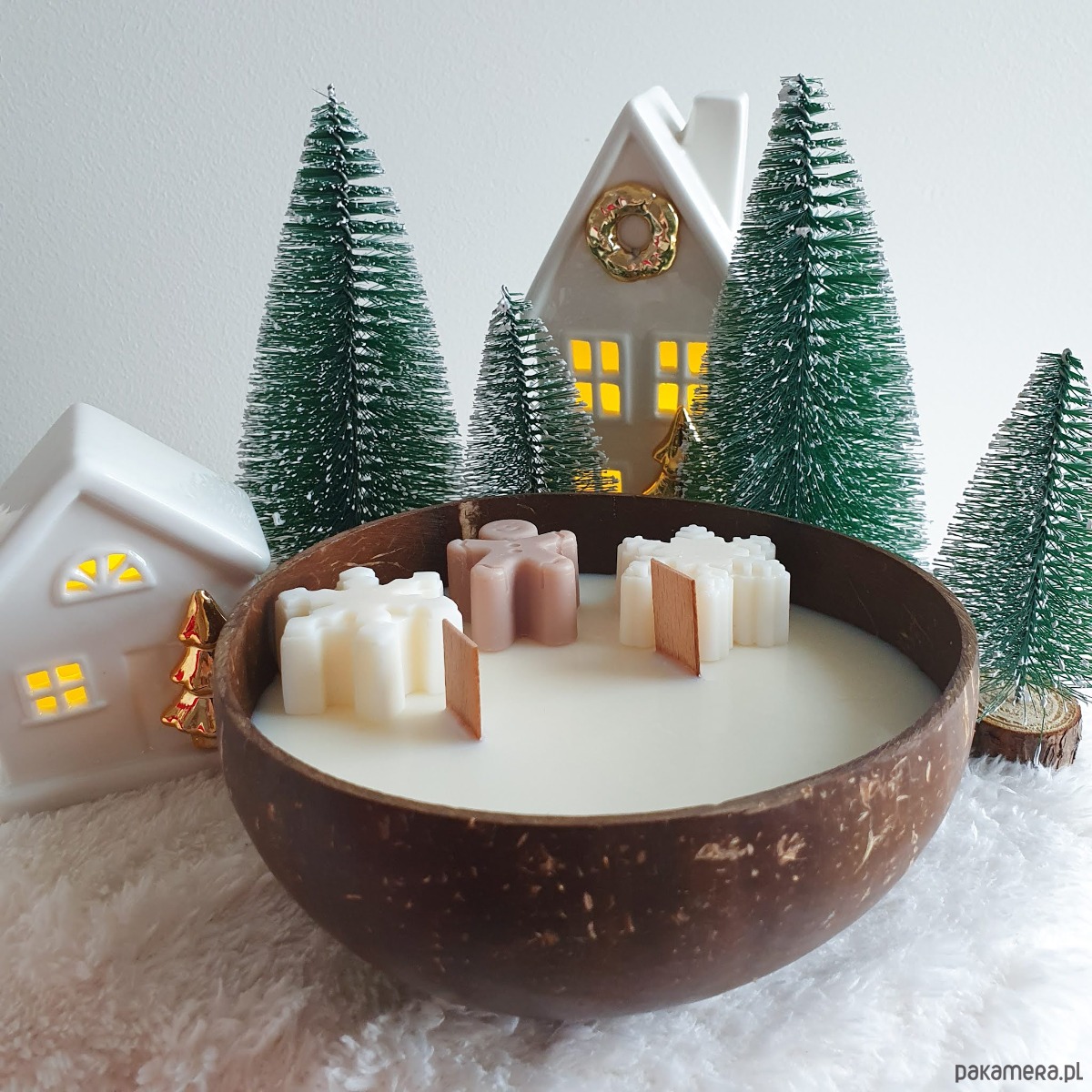 dekoracje świąteczne Świąteczna świeca sojowa w łupinie kokosa -bawełna 4