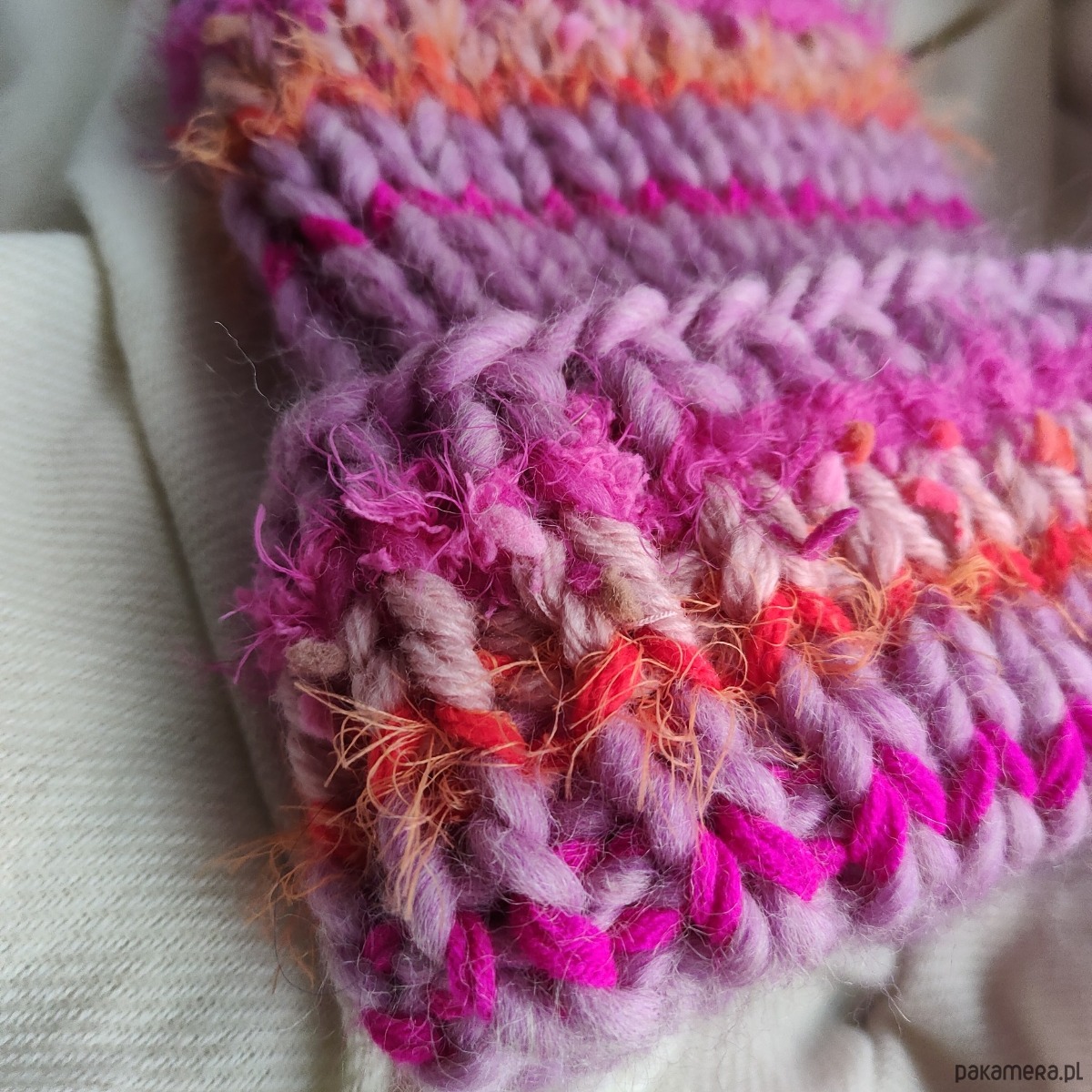 czapki damskie Wełniana kolorowa czapka na drutach WOOLLY orange and pink 3