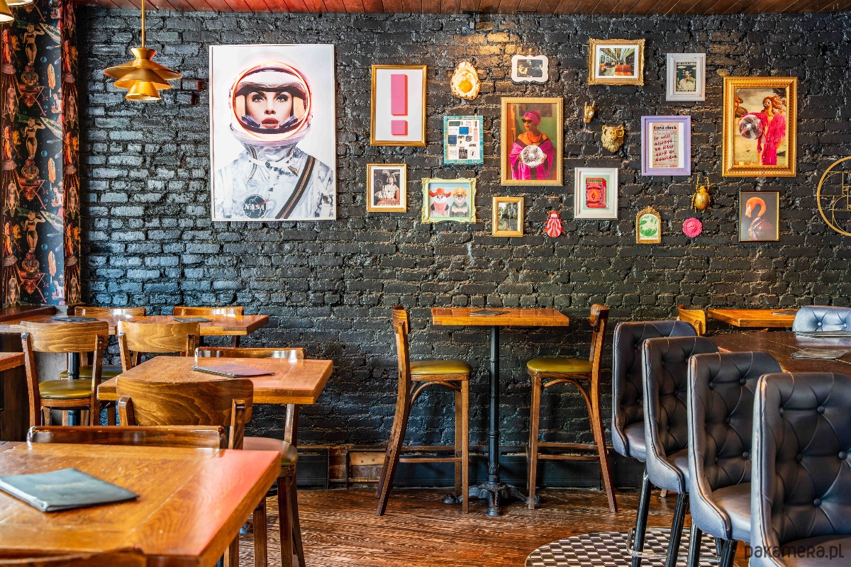 grafiki i ilustracje Retro Plakat LED Neon Astronautka w Ramie Vintage Dekoracja Ścienna 8