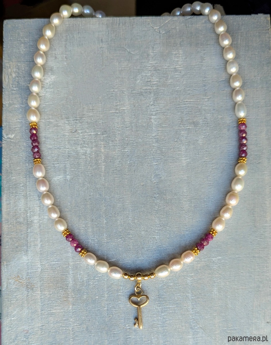 złote naszyjniki Perłowy naszyjnik z rubinami 3