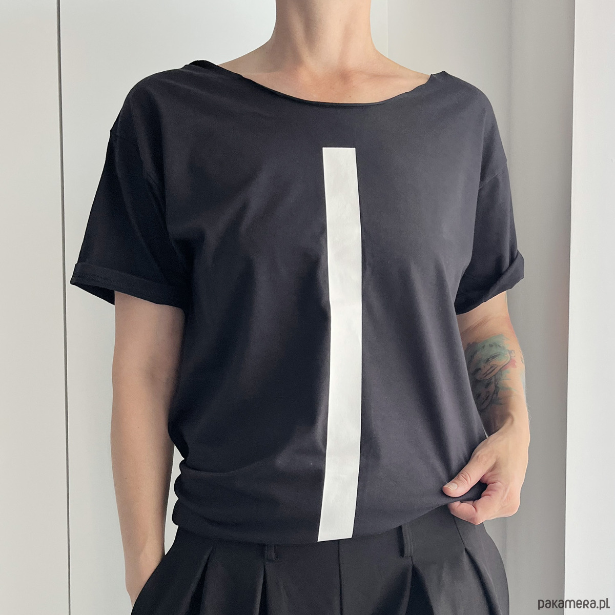 t-shirt damskie Kreska biała na czarnym Oversize 2
