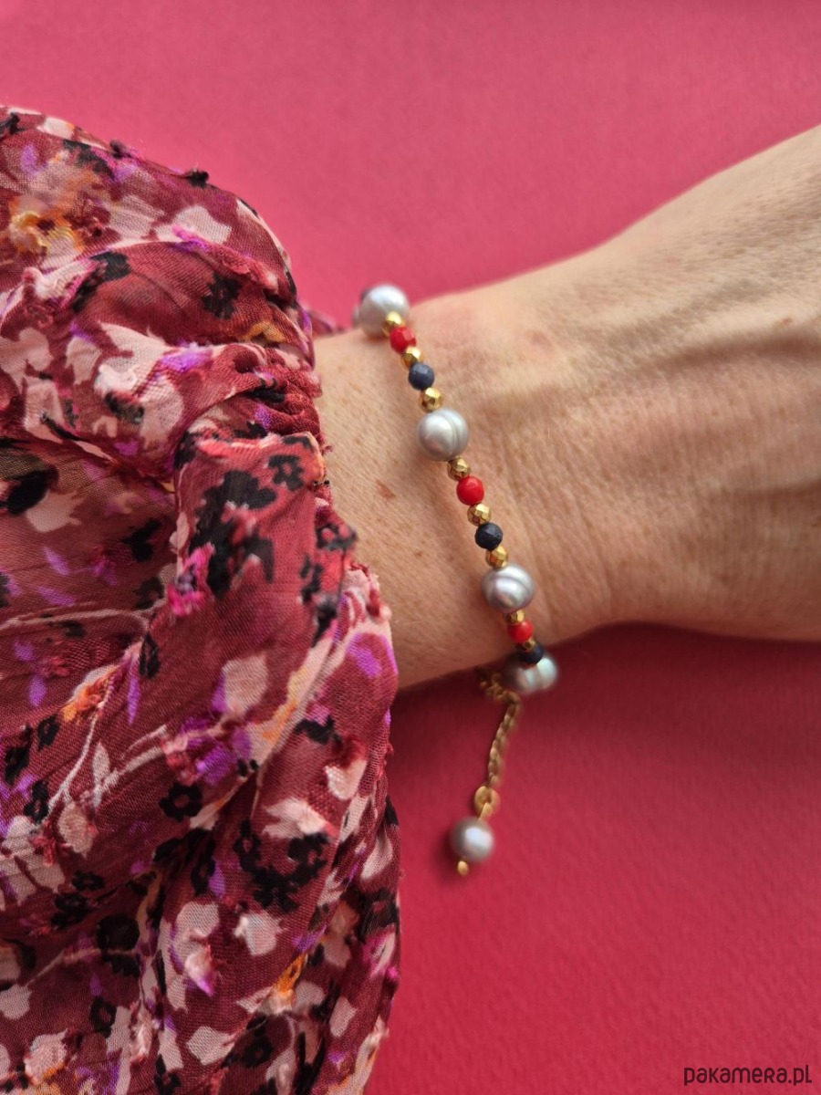 bransoletki z kamieni naturalnych Wzorzysta bransoletka z szarych pereł, korali, szafirów z zawieszką 3