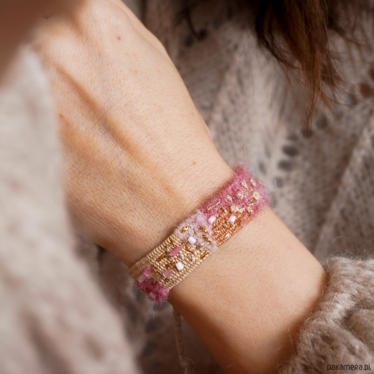 bransoletki na sznurku Włóczkowa bransoletka handmade z koralikami, wiązana na sznurku 3