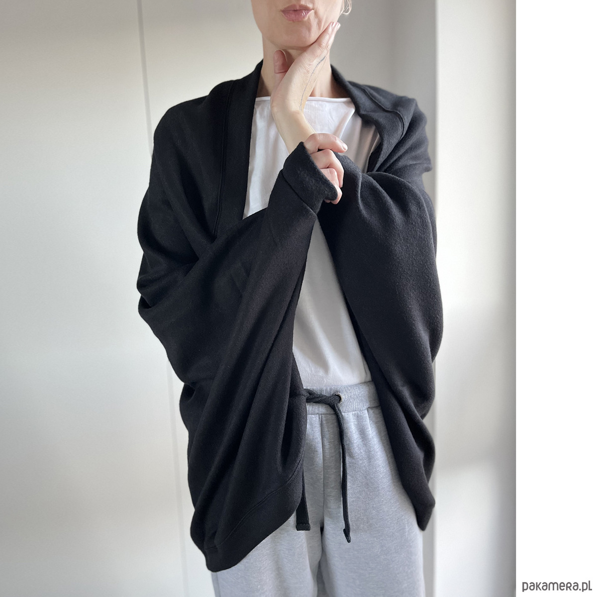swetry damskie  Sweter wdzianko grubsze czarne 3