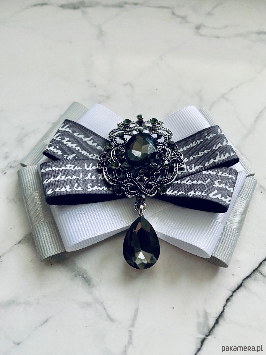 broszki Brosza Black & White z szarą kryształową ozdobą   NEW 2