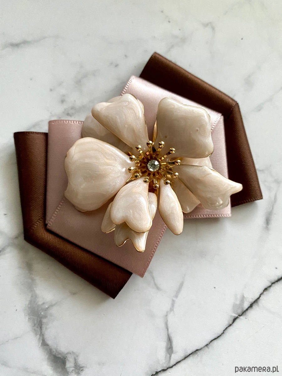 broszki Brosza  z niesamowitym perłowym Kwiatem 3d    NEW 8