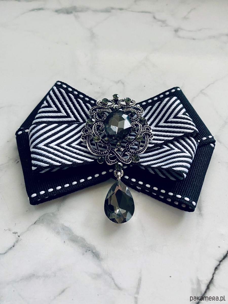 broszki Brosza Black & White z szarą kryształową ozdobą   NEW 4