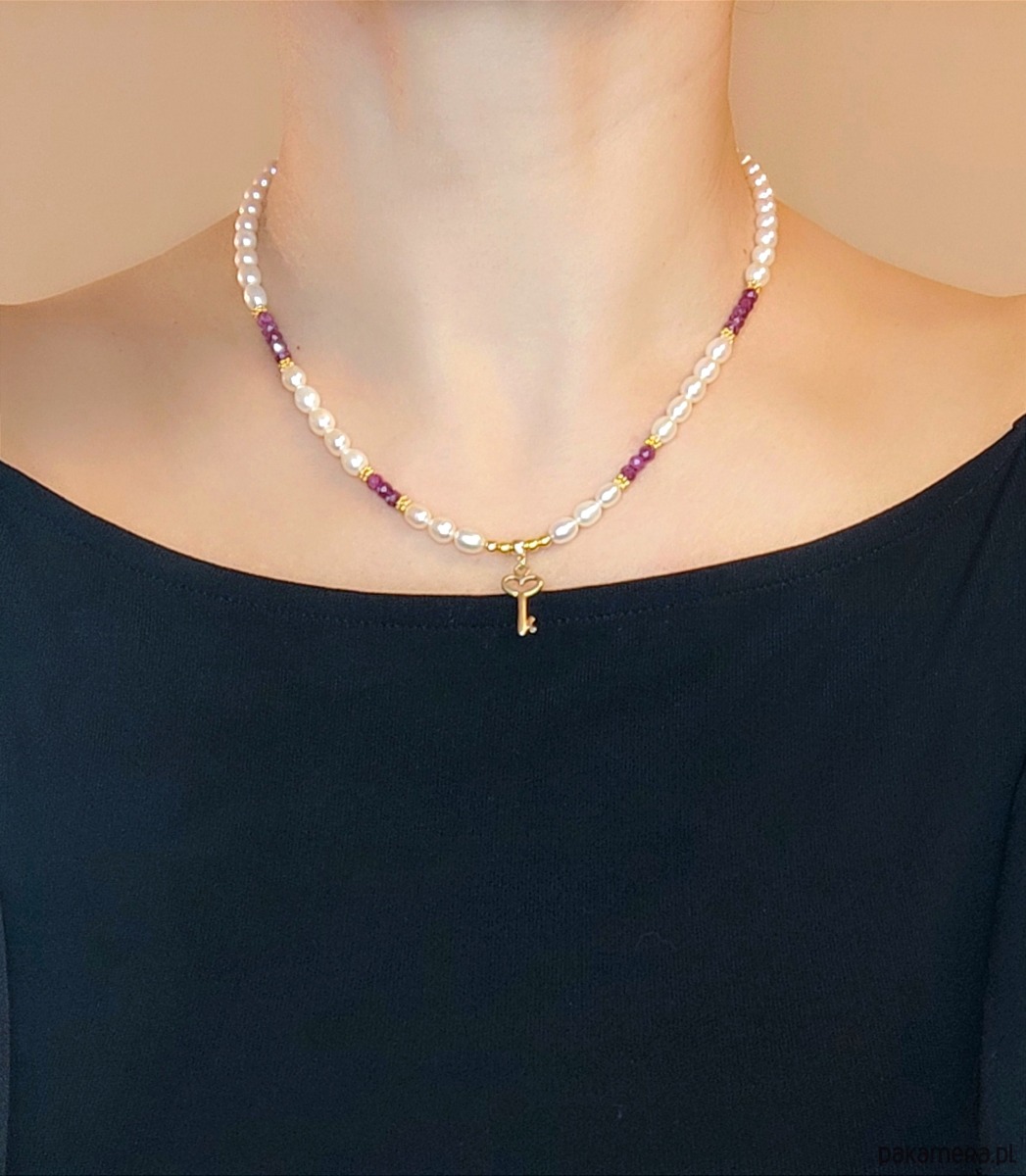 złote naszyjniki Perłowy naszyjnik z rubinami 4
