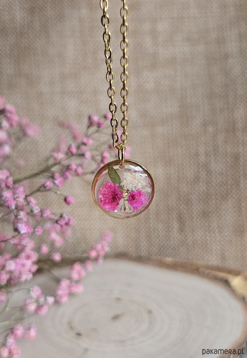 wisiory Łąka kwiatowa różowa Złota zawieszka złoty wisiorek kwiaty żywica 1