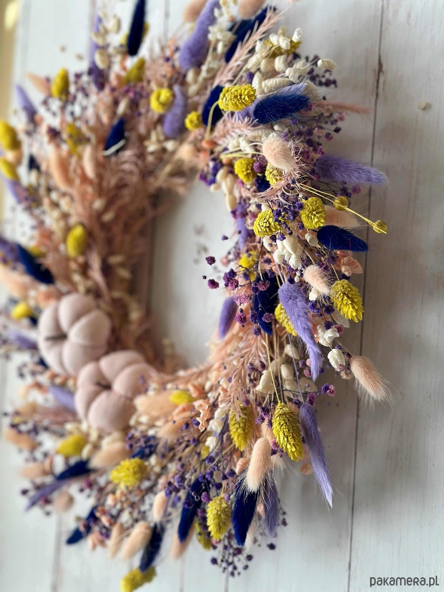 wianki Jesienny wianek z suszonych roślin z materiałowymi dyniami 3