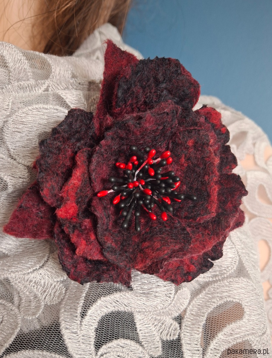 broszki Broszka filcowana Kwiat bordowy 1