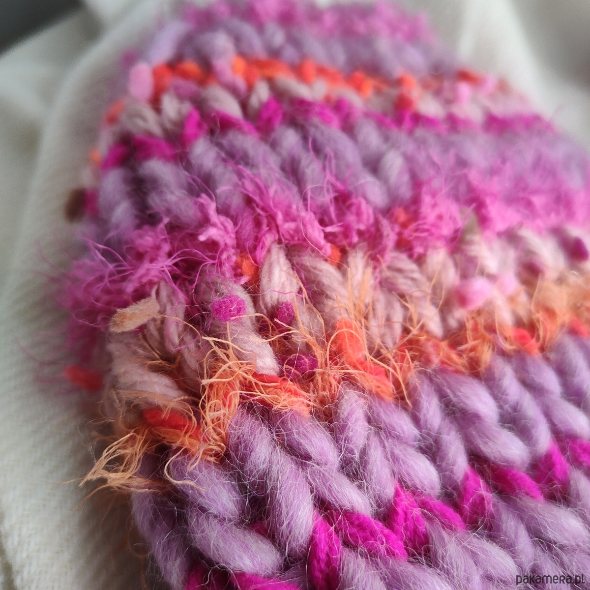 czapki damskie Wełniana kolorowa czapka na drutach WOOLLY orange and pink 2