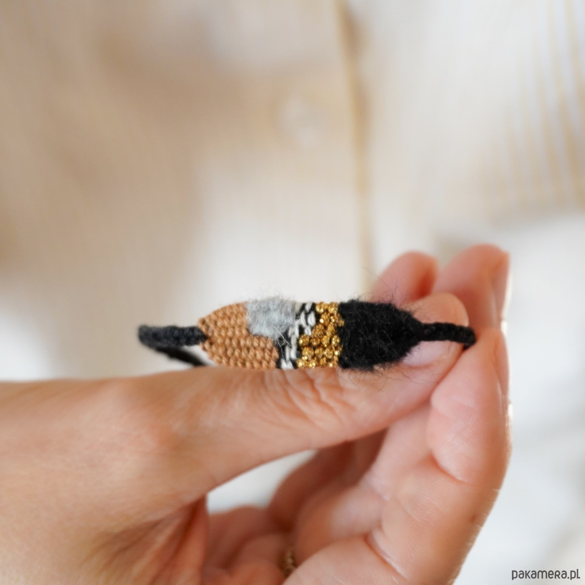 bransoletki na sznurku Mini, boho bransoletka wiązana na supełek w neutralnej kolorystyce 2