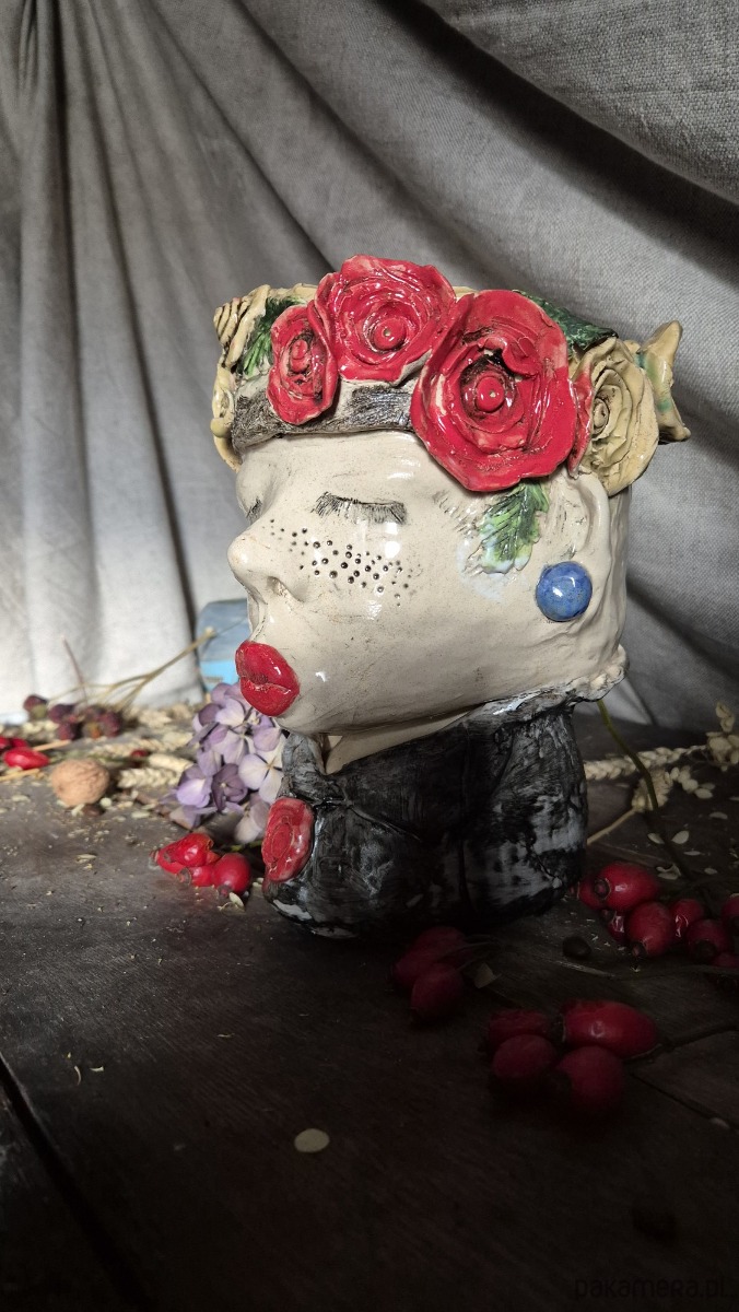 doniczki Frida Khalo, osłonka rzeźbiona, Rzeźba Fridy, Rzeźba kobieta hiszpańska 3