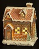 dekoracje świąteczne Domek piernikowy LED 15x12,5x9,5 cm z różowym dachem 1