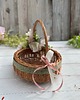 koszyki wielkanocne Wielkanocny koszyczek na święconkę, koszyczek z ceramicznymi zającami 1