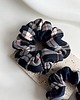 gumki do włosów Scrunchie w granatową kratkę Blue Check 2