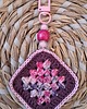 breloki Brelok "Kwadrat Babuni" granny square jagodowy 1