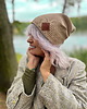 czapki damskie Bawełniana czapka jesienna logo ekoskórka "Beżowa" 2