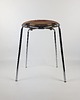 stołki Stołek Dot marki Fritz Hansen, zaprojektowany przez Arne Jacobsena. 4