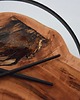 zegary Zegar z drewna jabłoni z bezbarwną żywicą w metalowej ramie 1