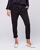 spodnie dresowe damskie Spodnie z dżerseju Boyfriend Look 415 czarne 1