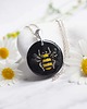 srebrne naszyjniki BEE BEE BEE srebrny naszyjnik z pszczółką w żywicy 2