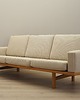 sofy i szezlongi Sofa dębowa, duński design, lata 60, projektant: Hans J. Wegner 1