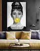 plakaty Plakat Audrey Hepburn WITH BUBBLE GUM - dekoracja 2