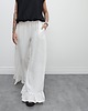 spodnie materiałowe damskie Tkaninowe spodnie boucle z falbankami - cream 5