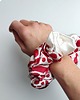 gumki do włosów Biel i czerwień - zestaw jedwabnych scrunchie 1