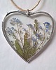 Ozdoby na ścianę Serce witrażowe z suszonymi niezapominajkami 7,5 cm 1