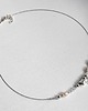 chokery Minimalistyczny choker z perłami i motylkiem 4