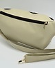 saszetka nerka Elegancka beżowa nerka L z ekoskóry ze złotymi okuciami 5